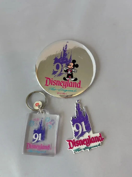 Vintage Disneyland 1991 Commemorative Pin Button, Magnet & Keychain Lot Disney - Picture 10 of 11